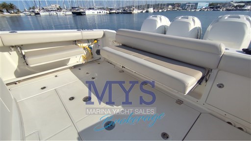 Boston Whaler 380 Outrage (42)