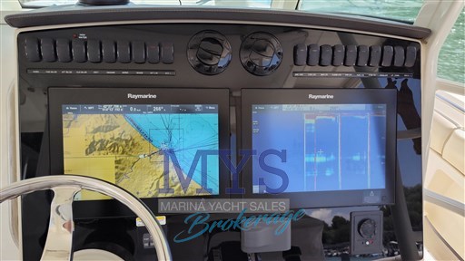 Boston Whaler 380 Outrage (44)