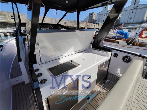Virtue Yachts V10 Top