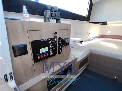 Virtue Yachts V10 Top