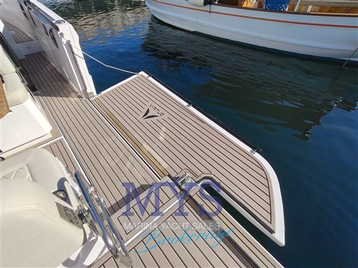 Virtue Yachts V10 Top