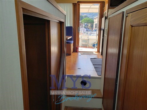 Hatteras 36 Convertible (19)