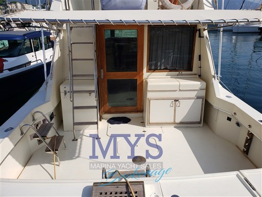 Hatteras 36 Convertible (3)
