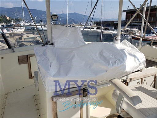 Hatteras 36 Convertible (17)