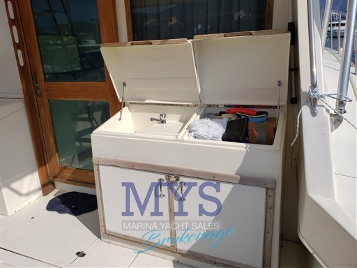 Hatteras 36 Convertible (4)