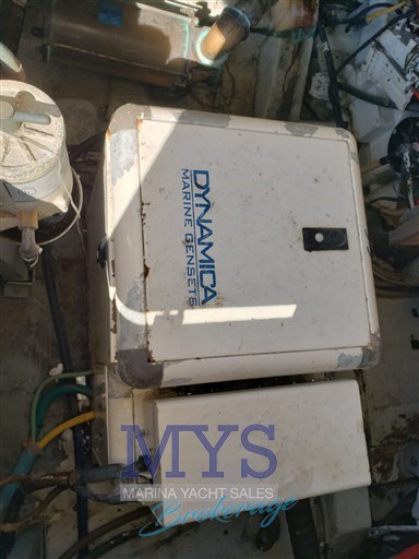 Hatteras 36 Convertible (18)