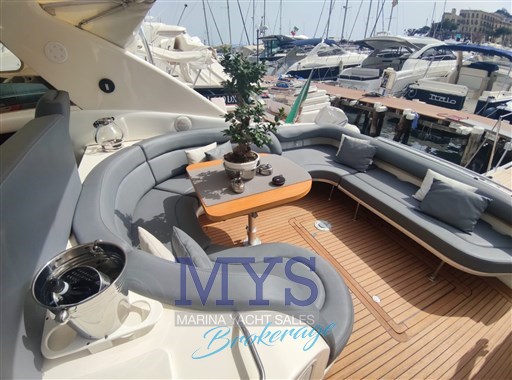 Sea Ray Sundancer 480 dinette 3