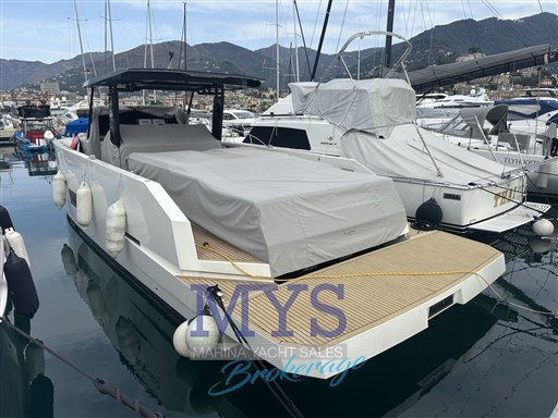 De Antonio Yachts D42 Open