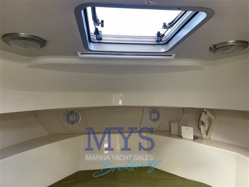 Boston Whaler 305 Conquest (18)