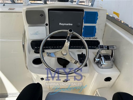 Boston Whaler 305 Conquest (16)