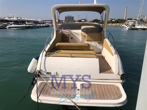 Manò marine 24 50 cabin (1)