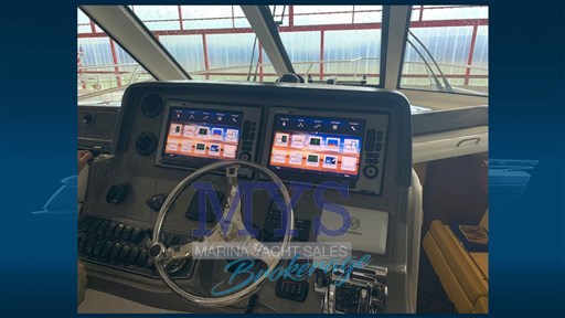 Boston Whaler 345 Conquest (10)