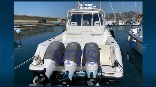 Boston Whaler 345 Conquest (9)