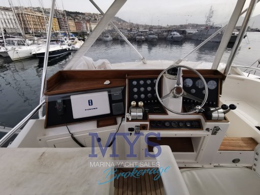 Blackfin 38 cockpit.jpg