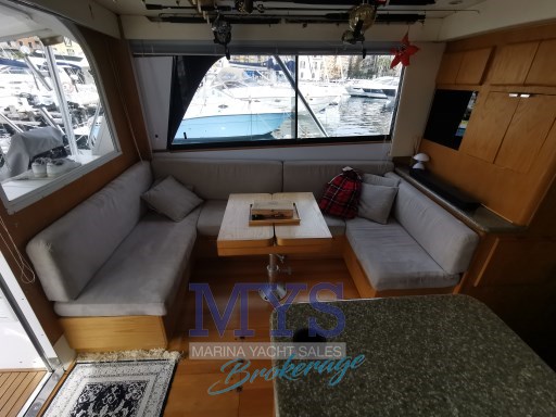 Blackfin 38 dinette.jpg