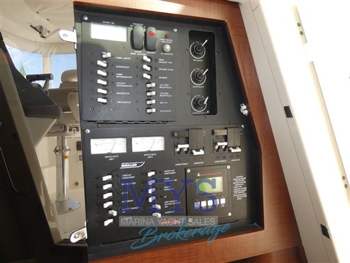 BOSTON WHALER 345 CONQUEST (16)