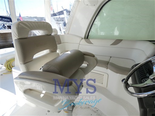 BOSTON WHALER 345 CONQUEST (14)