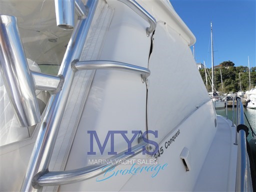 BOSTON WHALER 345 CONQUEST (6)