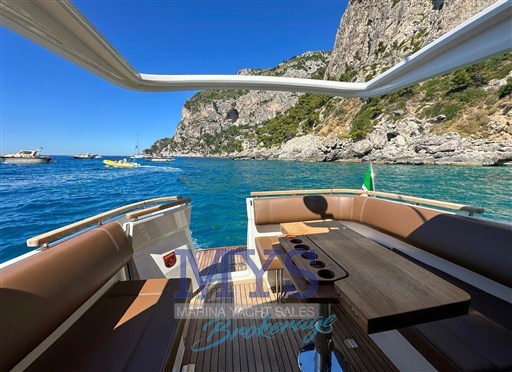 Marex 330 cockpit 2