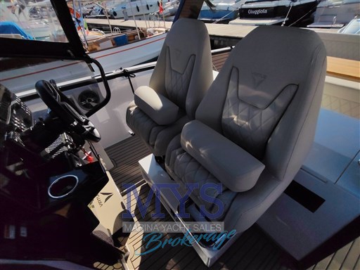 Virtue Yachts V10 Top