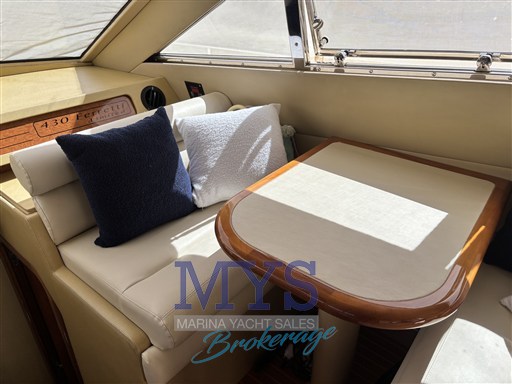 ferretti 430 divanetto