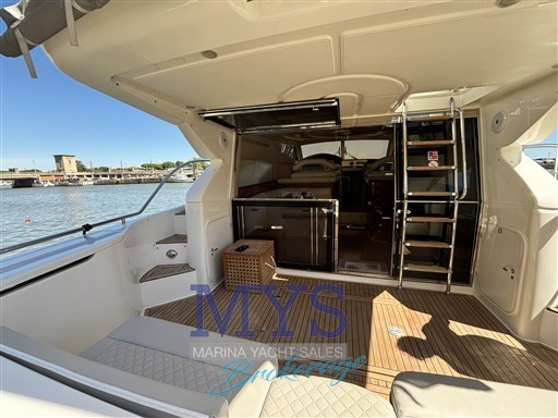ferretti 430 pozzetto 2