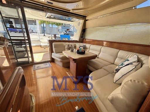 ferretti 430 dinette 2