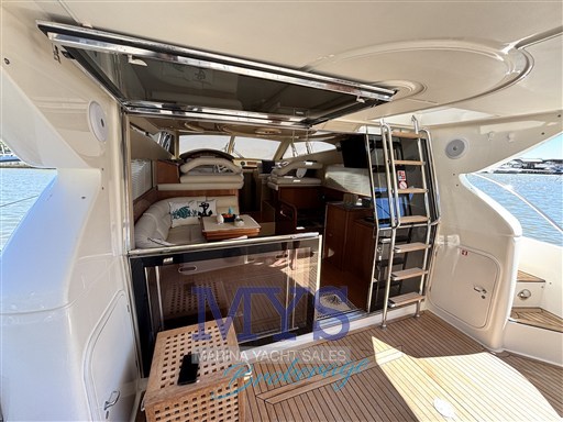 ferretti 430 pozzetto