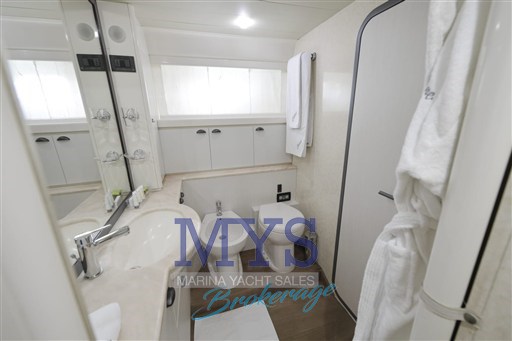 FERRETTI 70 (2)