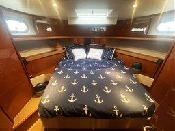 Cayman 38 walk around (19)