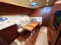 Tiara 4200 Open (33)