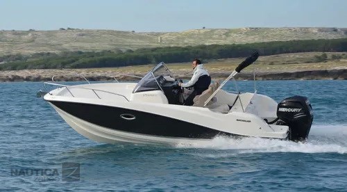 Quicksilver-675-Sundeck_10