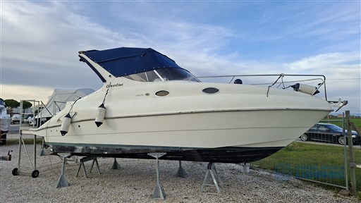 Coverline 8.30 Cabin