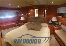 Mangusta 72 - Interni (1)