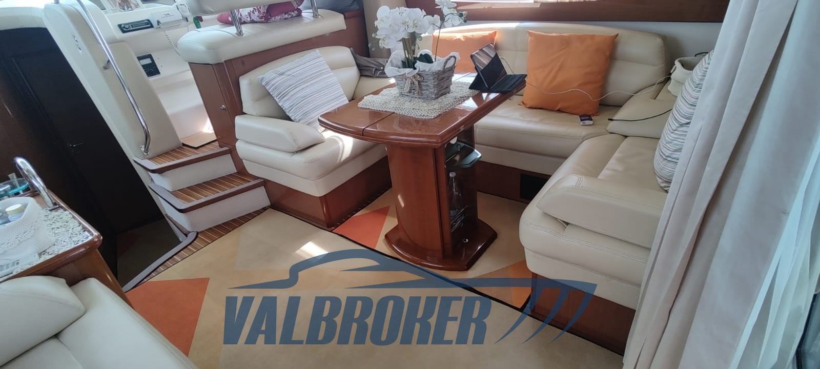 Prestige 42 fly interni (1)