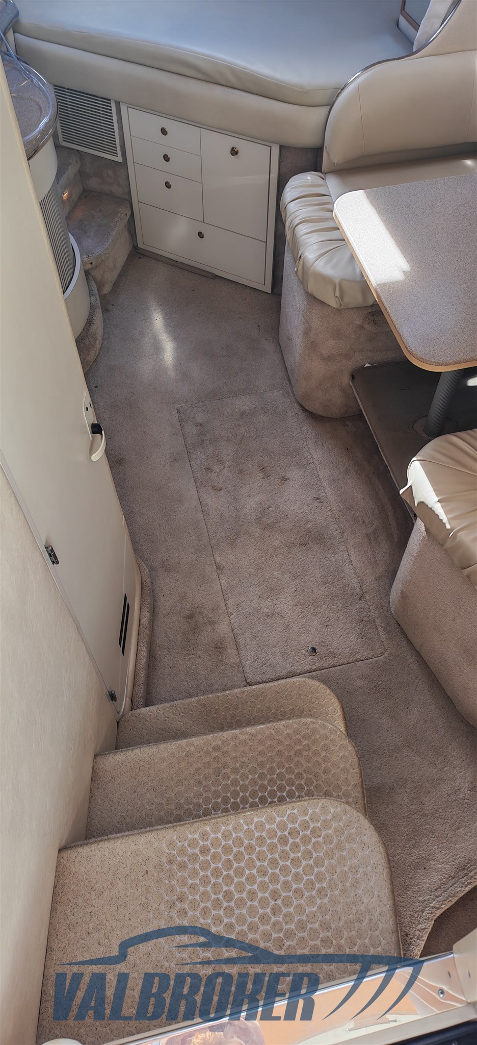 Sea ray 310 interni (6)