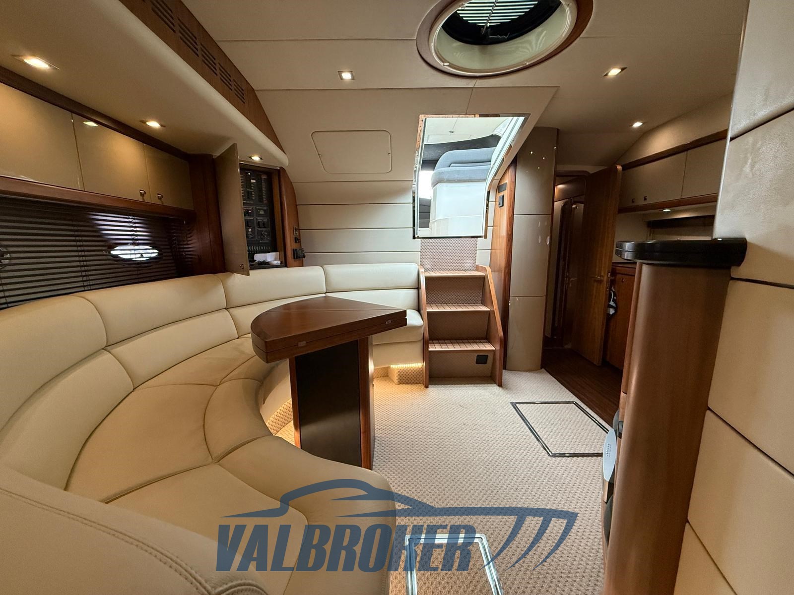 Sunseeker Portofino 47 Dinette