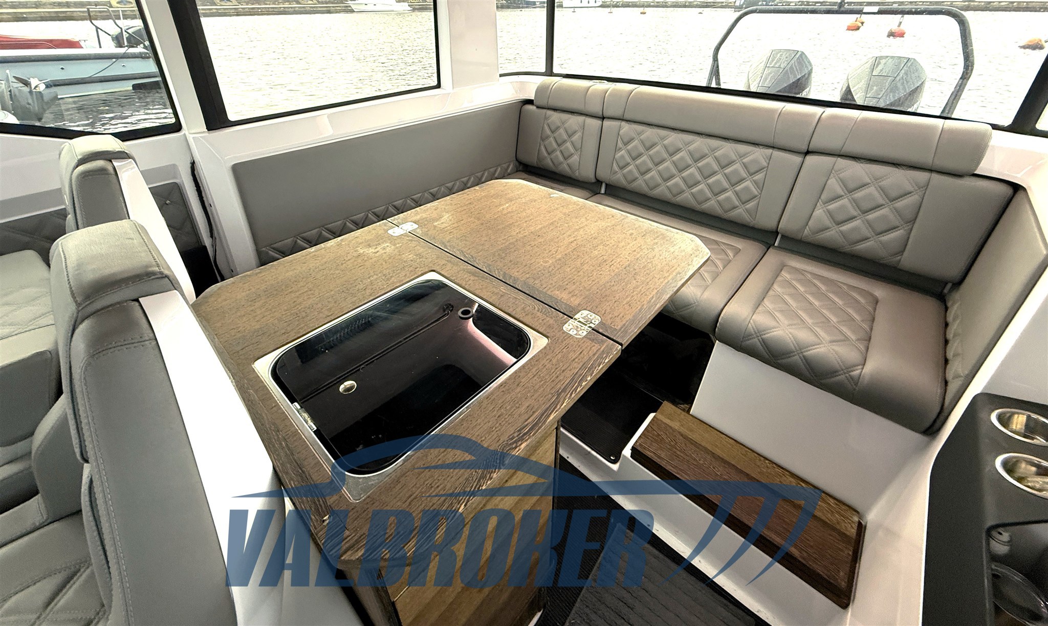 Axopar 37 2020 valbroker (18)