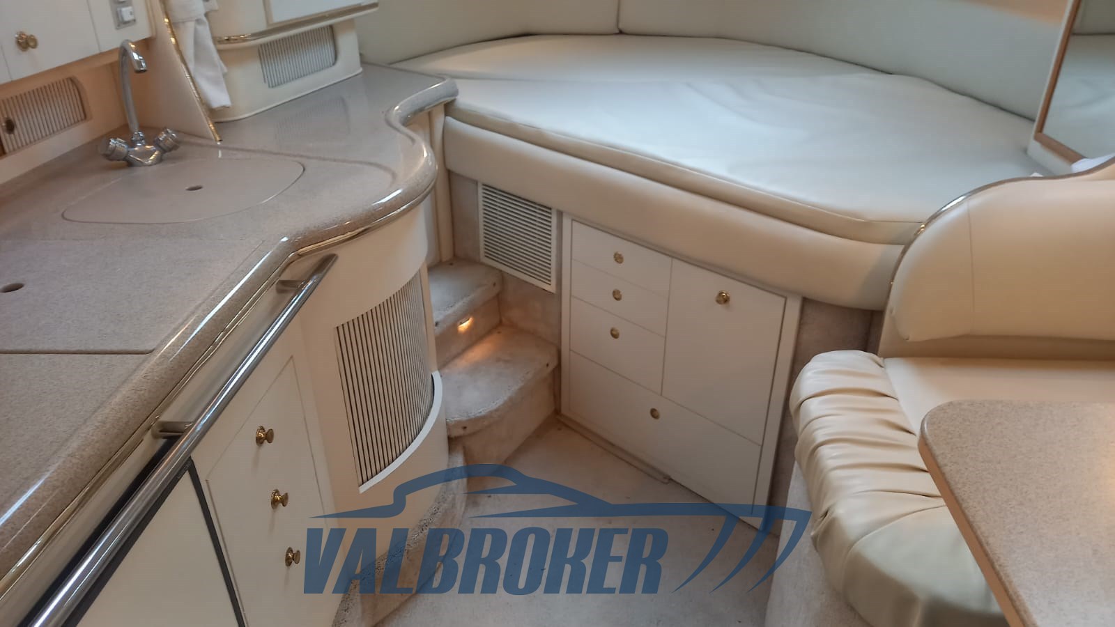 Sea ray 310 interni (24)