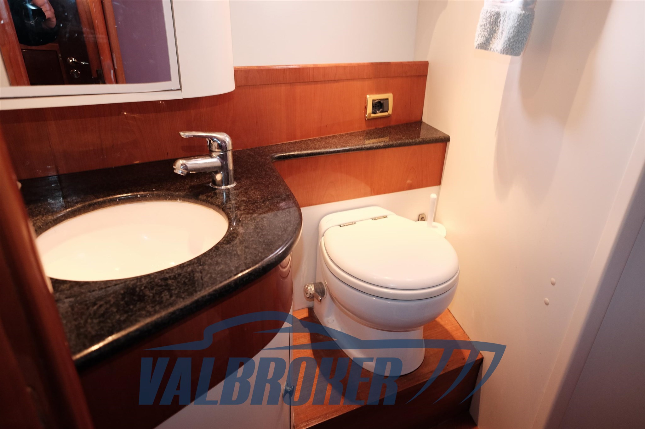 Cayman 43 interni foto 2024 valbroker(30)