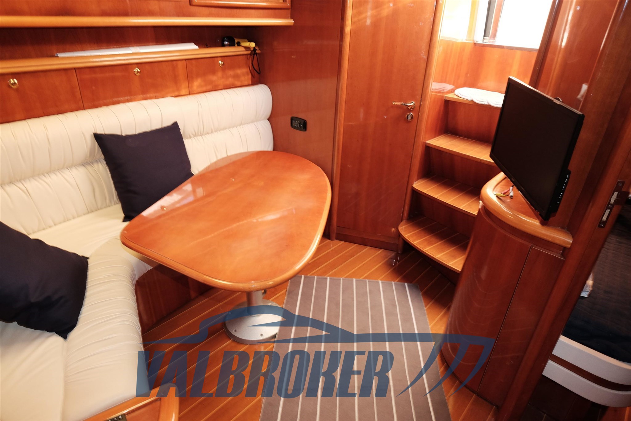 Cayman 43 interni foto 2024 valbroker(39)