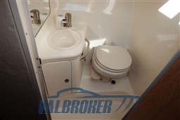 Sea Ray 255 Sundancer (29)
