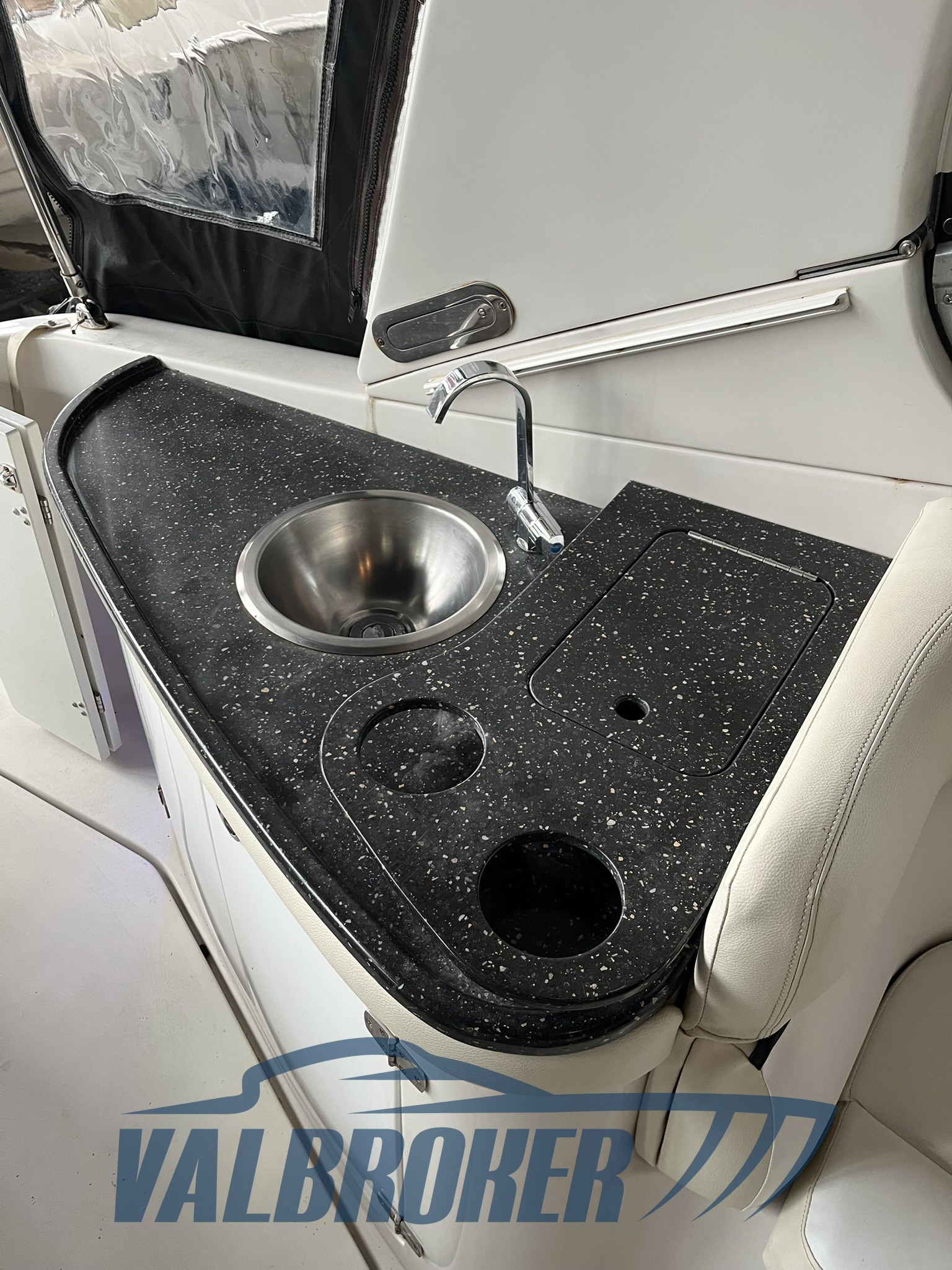 Four Winns 288 foto 2026 (13)