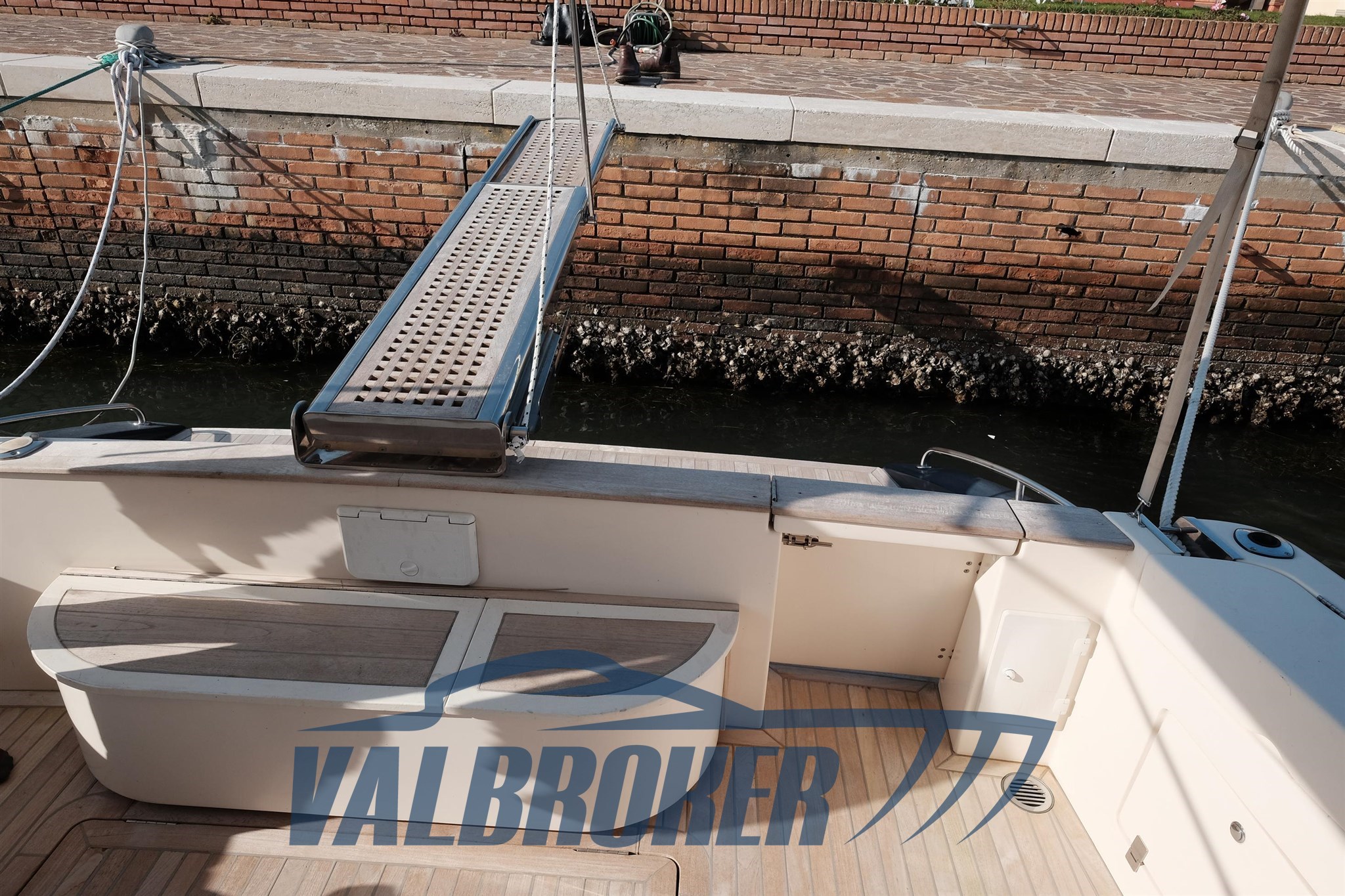 Cayman 43 esterni foto 2024 valbroker (38)