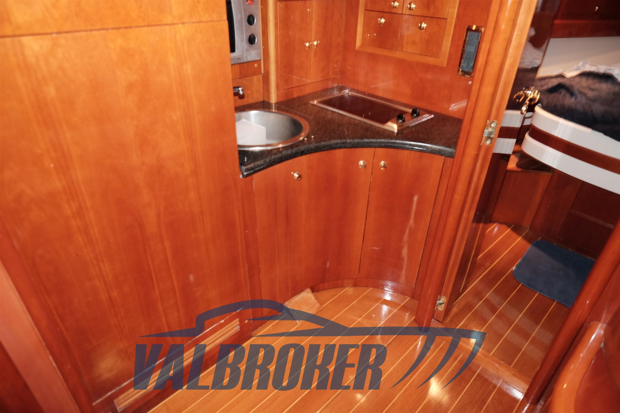 Cayman 43 interni foto 2024 valbroker(2)