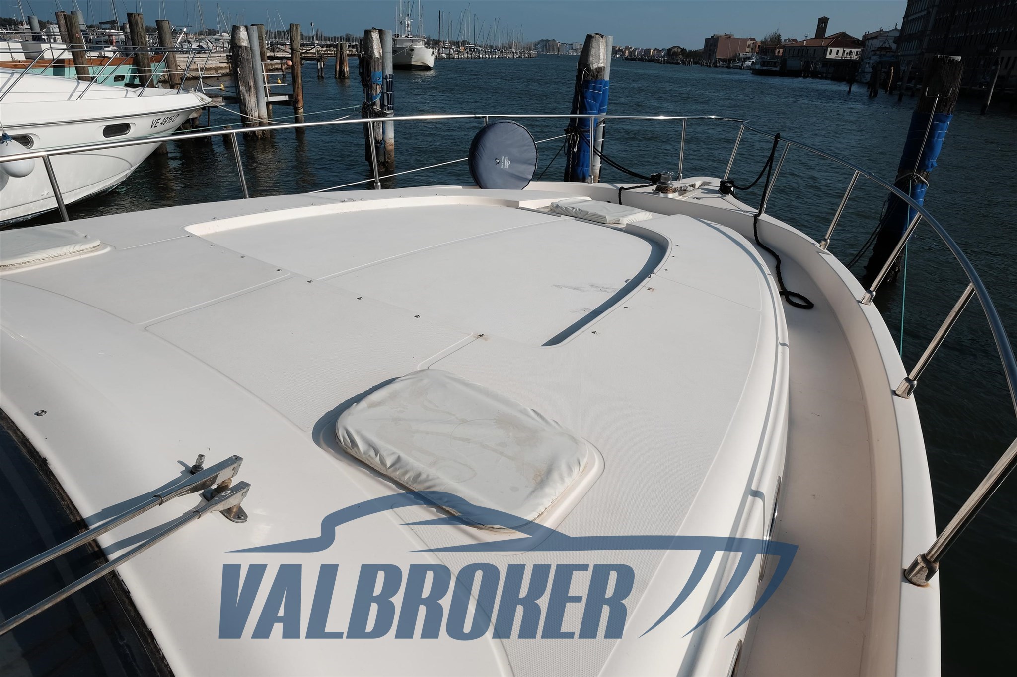 Cayman 43 esterni foto 2024 valbroker (34)