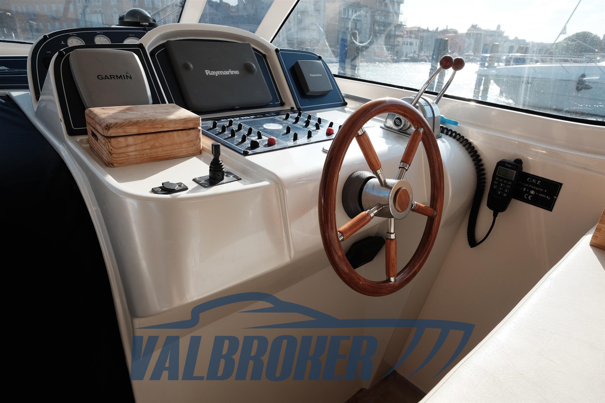 Cayman 43 esterni foto 2024 valbroker (14)