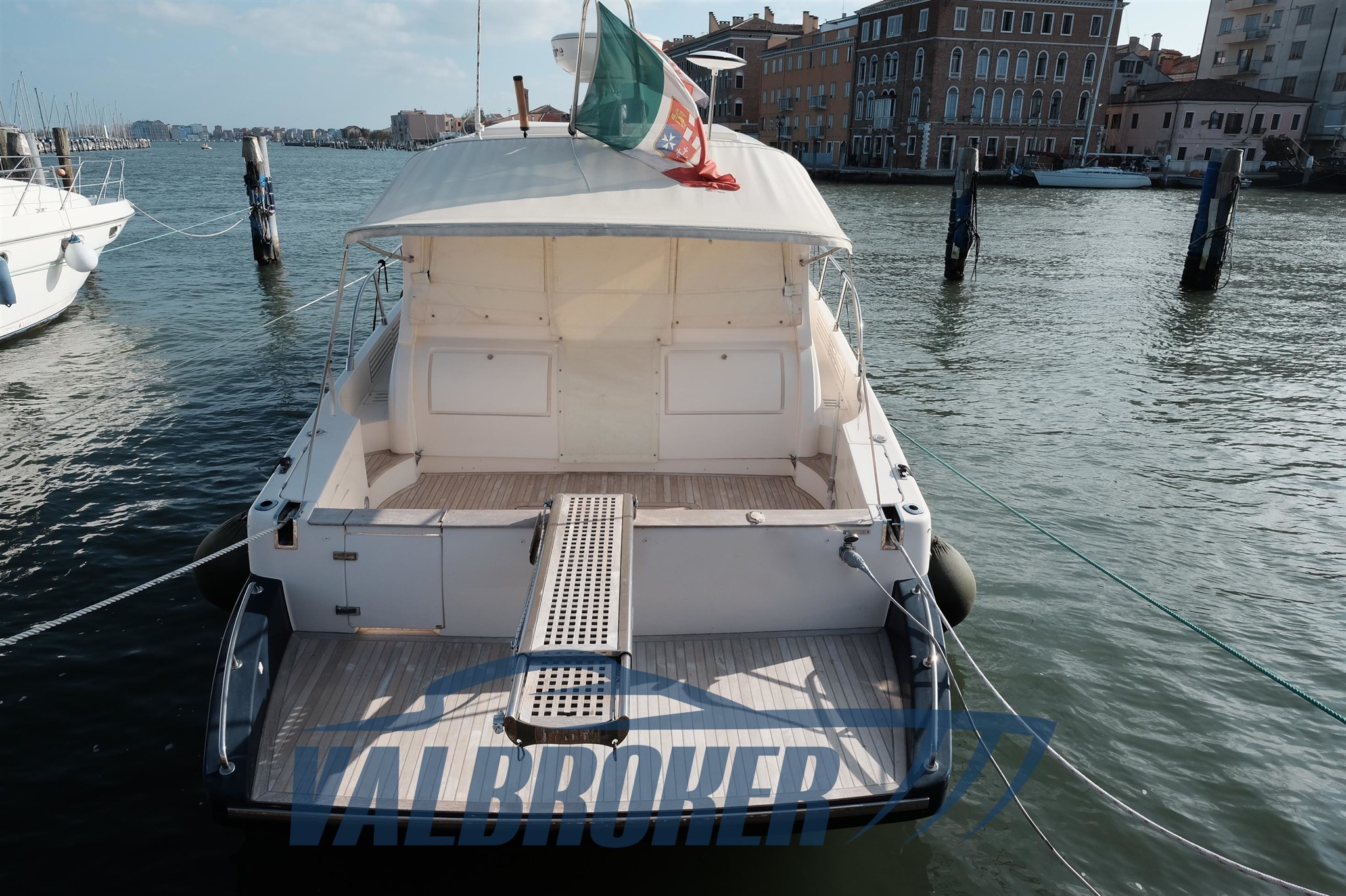 Cayman 43 esterni foto 2024 valbroker (3)