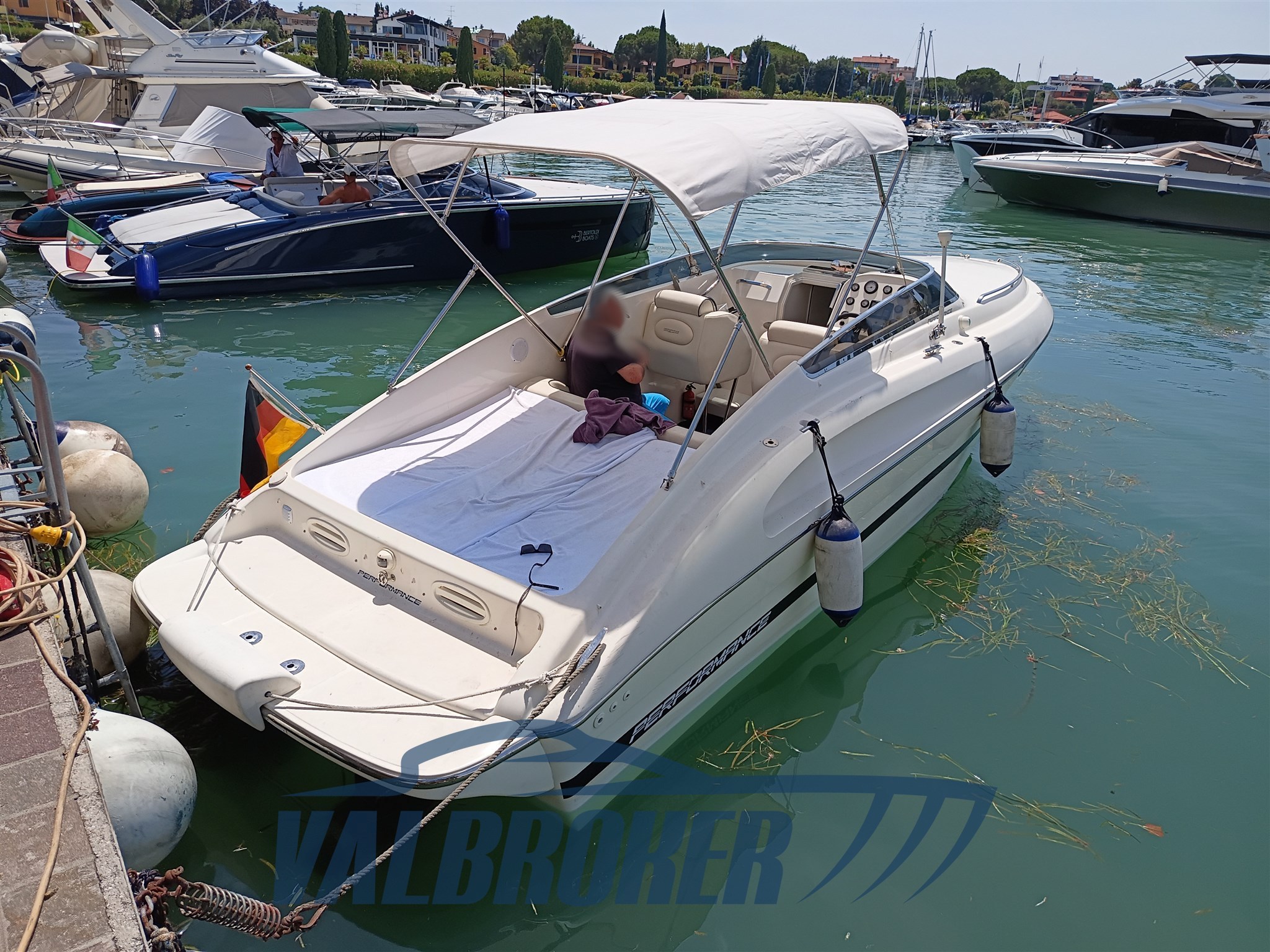Performance 807 esterni (19)