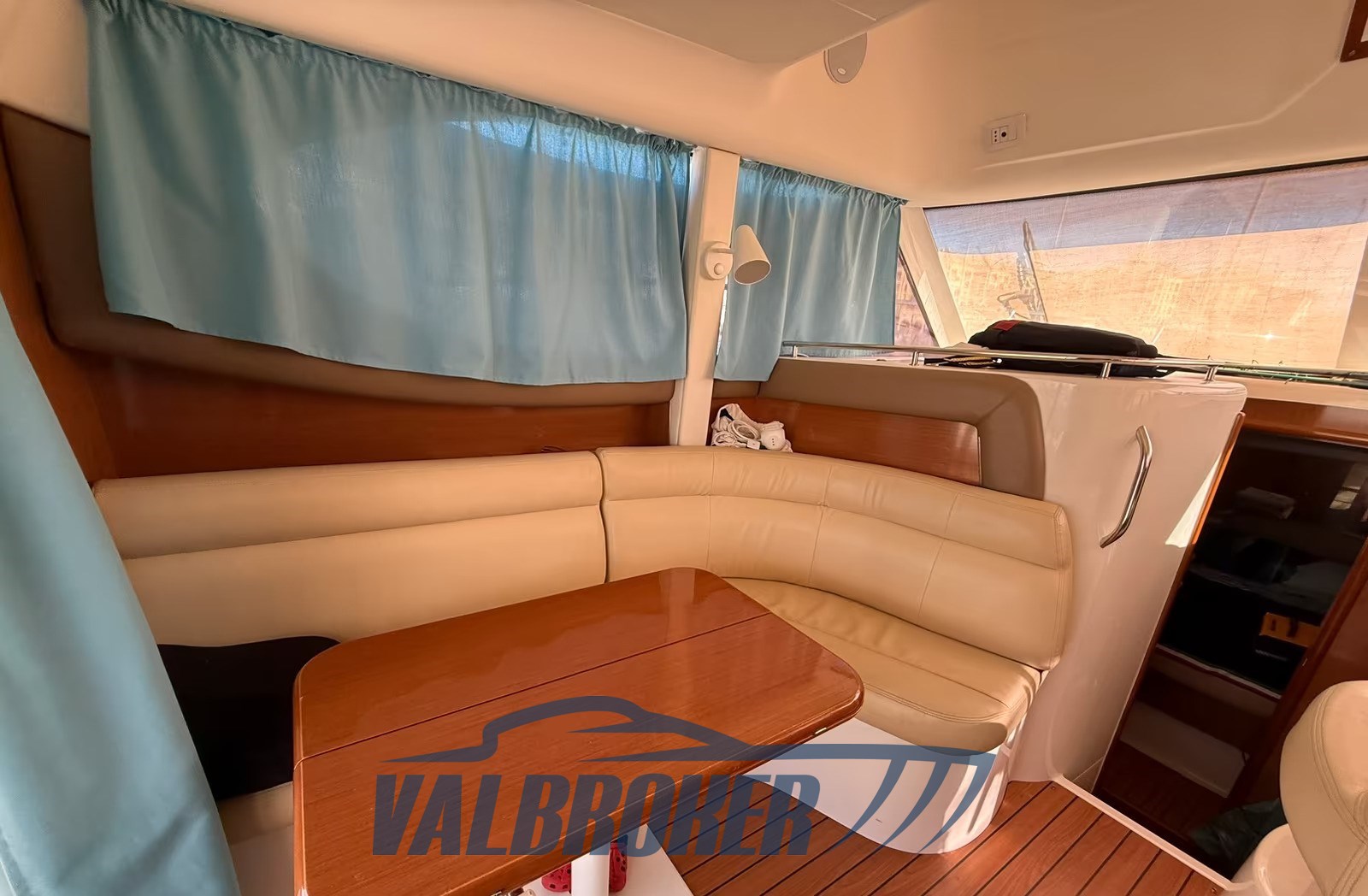 Jeanneau Prestige 32 (4)